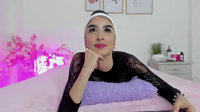 alana 111 online show from 10.24.25