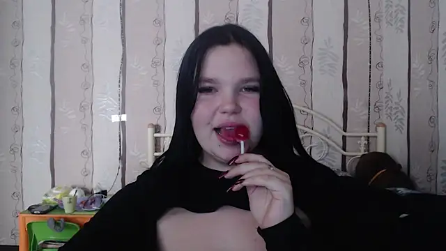 Snapshot of Victoriakot chatting on 03.18.25 Victoriakot online show from 03.18.25