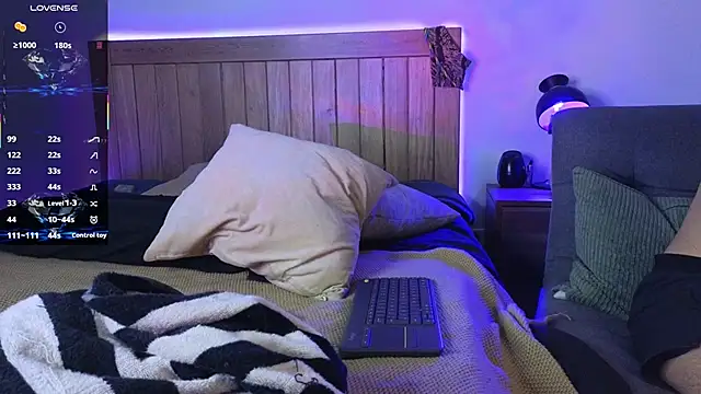 Xander Card online show from 09.12.25