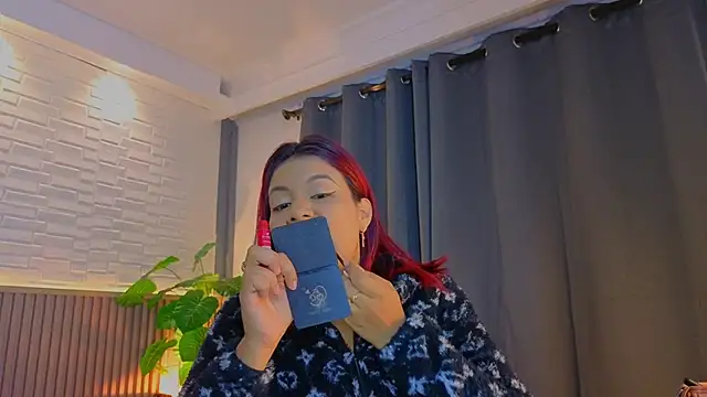 TiffanyWalk online show from 09.25.25