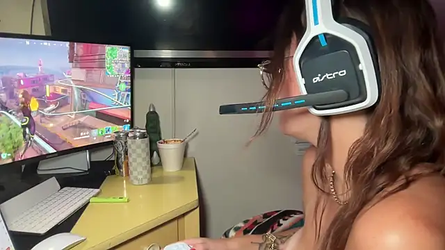 SpaceCowWhore online show from 09.29.25