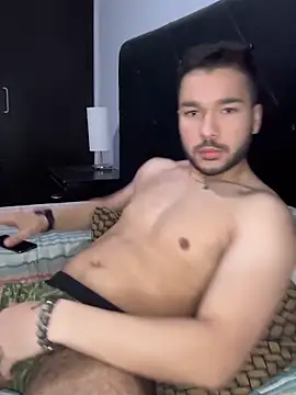 Snapshot of alejocoleman chatting on 10.28.25 alejocoleman online show from 10.28.25