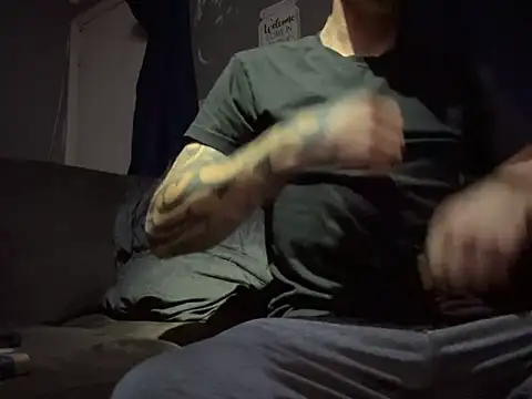 Snapshot of Stillhard8925 chatting on 10.03.25 Stillhard8925 online show from 10.03.25