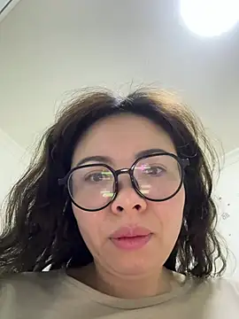 Snapshot of aa520uv chatting on 04.26.26 aa520uv online show from 04.26.26