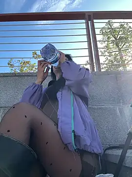 Snapshot of linger-23 chatting on 12.23.25 linger-23 online show from 12.23.25