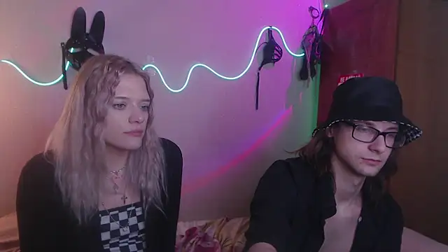 Snapshot of Your_Horny_Friends chatting on 03.18.25 Your Horny Friends online show from 03.18.25