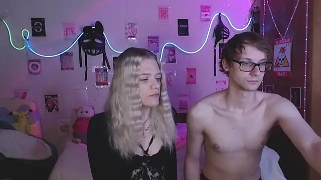 Snapshot of Your_Horny_Friends chatting on 09.12.25 Your Horny Friends online show from 09.12.25