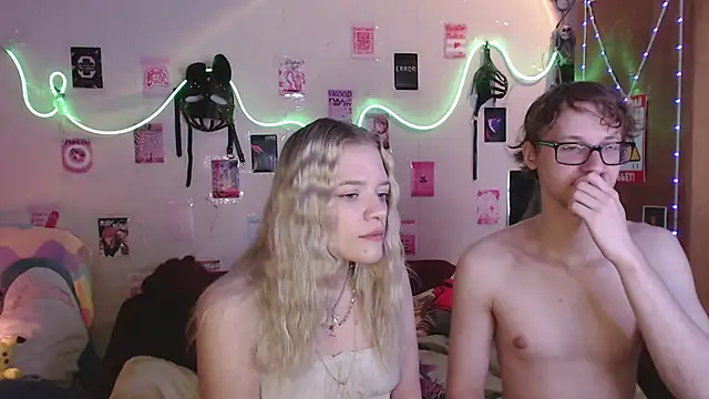 Snapshot of Your_Horny_Friends chatting on 09.13.25 Your Horny Friends online show from 09.13.25