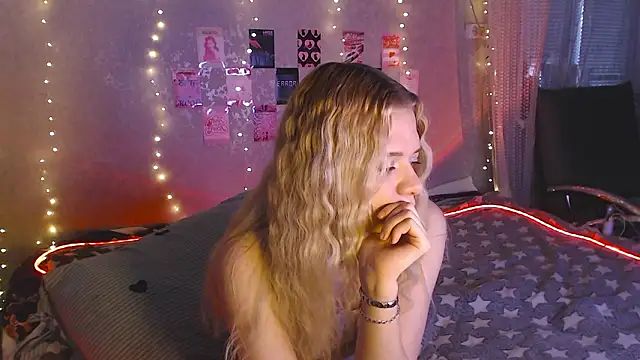 Snapshot of Your_Horny_Friends chatting on 03.20.26 Your Horny Friends online show from 03.20.26