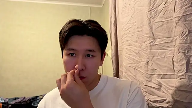 Snapshot of aliktasty chatting on 12.02.25 aliktasty online show from 12.02.25