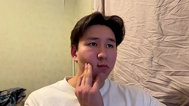 Snapshot of aliktasty chatting on 12.03.25 aliktasty online show from 12.03.25