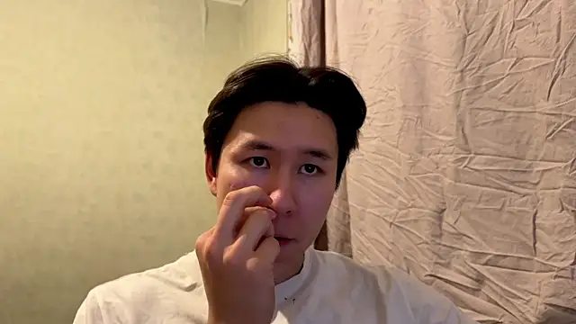 Snapshot of aliktasty chatting on 12.17.25 aliktasty online show from 12.17.25