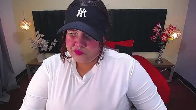 Snapshot of ailyn_maury chatting on 09.19.25 ailyn maury online show from 09.19.25