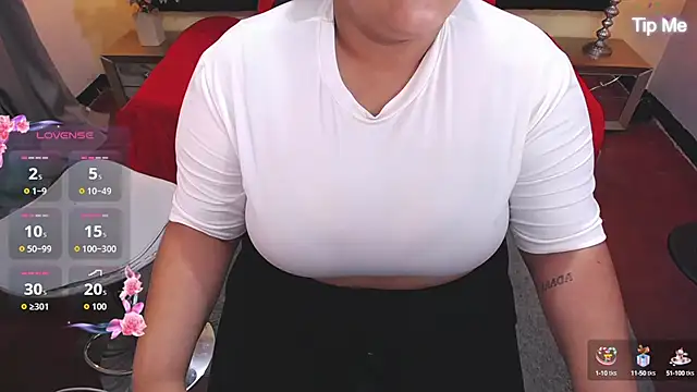 Snapshot of ailyn_maury chatting on 09.20.25 ailyn maury online show from 09.20.25