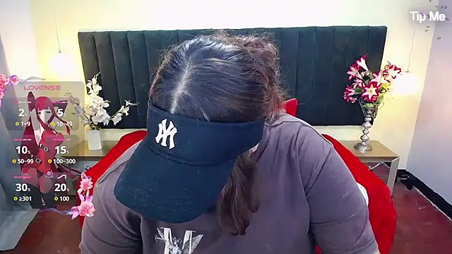 Snapshot of ailyn_maury chatting on 09.30.25 ailyn maury online show from 09.30.25