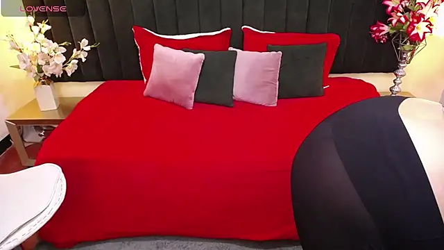 Snapshot of ailyn_maury chatting on 10.09.25 ailyn maury online show from 10.09.25