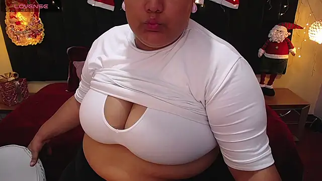 Snapshot of ailyn_maury chatting on 11.20.25 ailyn maury online show from 11.20.25