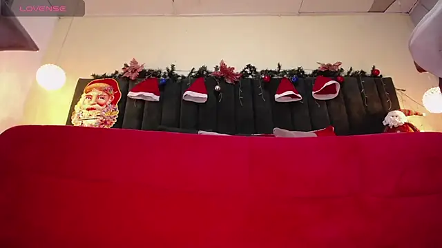 Snapshot of ailyn_maury chatting on 12.16.25 ailyn maury online show from 12.16.25