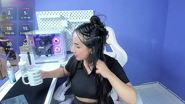 Alice 26  online show from 10.22.25