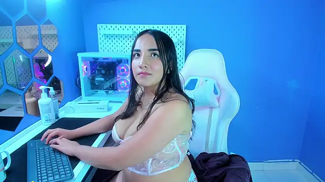 Alice 26  online show from 10.23.25