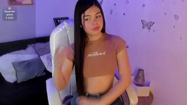 Pretty Johnson  online show from 04.11.26