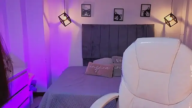 Pretty Johnson  online show from 06.07.26