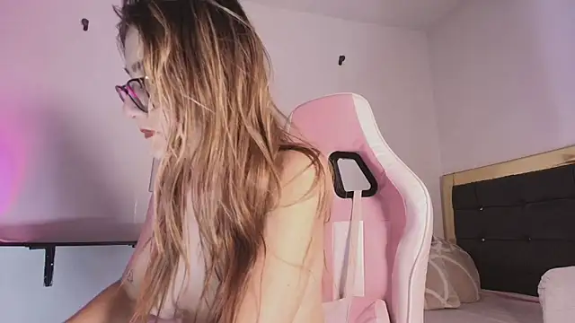 Nicole blake  online show from 10.11.25