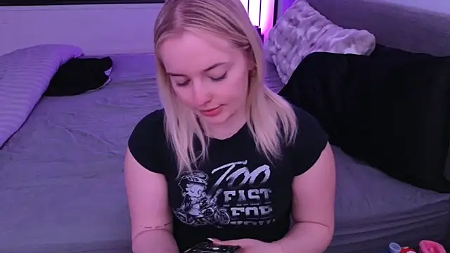Snapshot of margot_robbie7 chatting on 05.15.26 margot robbie7 online show from 05.15.26