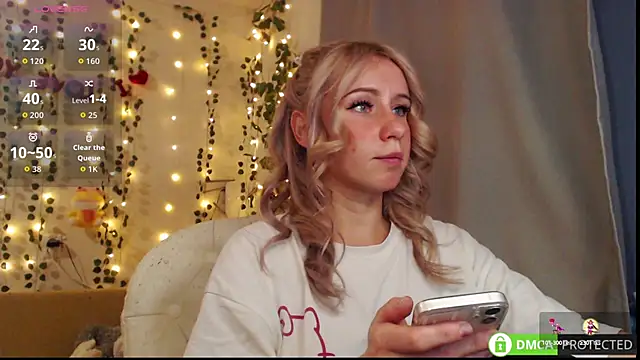 Snapshot of Mia__Kitty chatting on 09.26.25 Mia  Kitty online show from 09.26.25