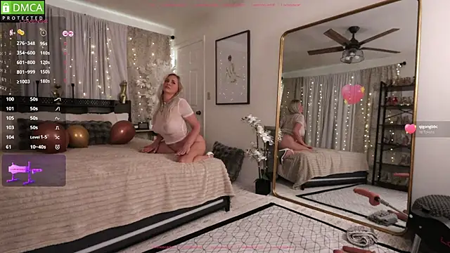 LoveMoScarlett online show from 11.04.25