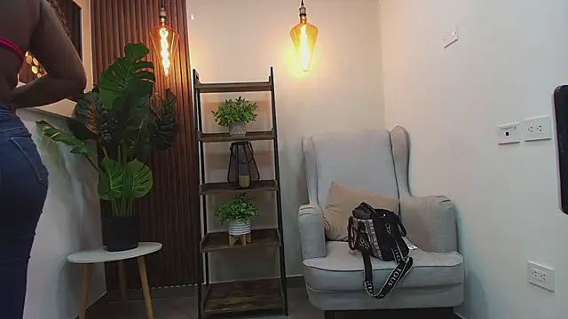 Coral Lise online show from 09.24.25