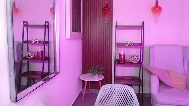 Coral Lise online show from 11.24.25