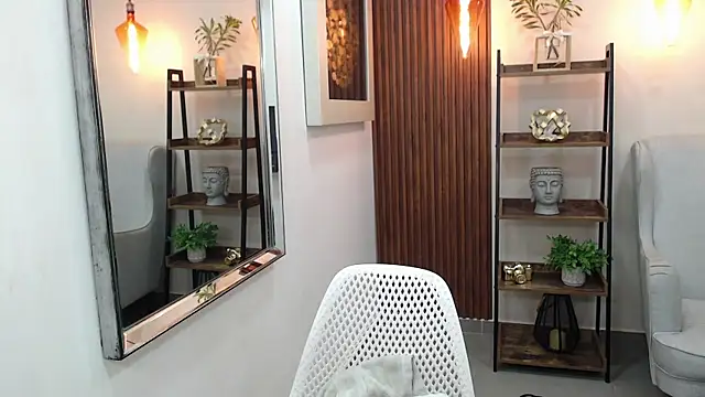 Coral Lise online show from 12.15.25