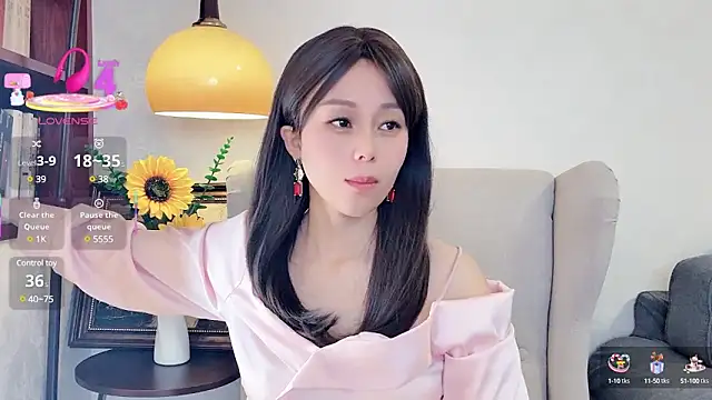 Snapshot of NovaNana chatting on 03.21.25 NovaNana online show from 03.21.25