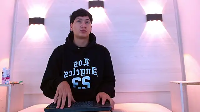 Jhojan twink online show from 12.05.25