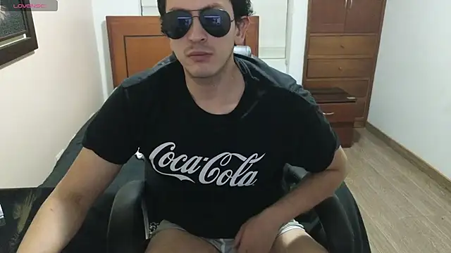 Snapshot of hardaftercum chatting on 03.21.25 hardaftercum online show from 03.21.25