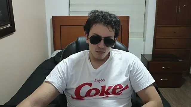 Snapshot of hardaftercum chatting on 03.22.25 hardaftercum online show from 03.22.25