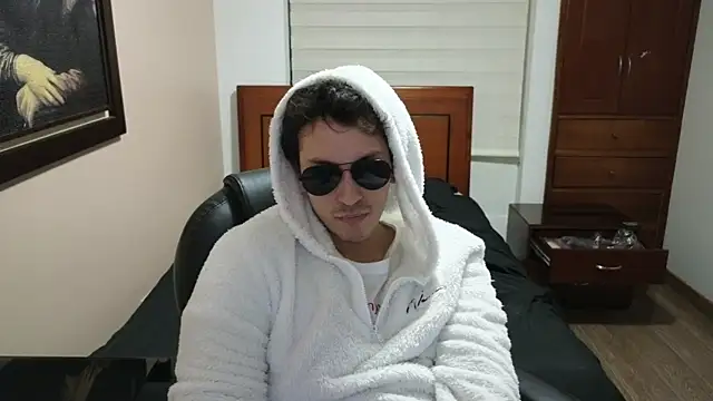 Snapshot of hardaftercum chatting on 03.23.25 hardaftercum online show from 03.23.25
