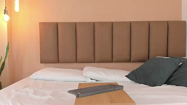 honeygray02 online show from 10.24.25