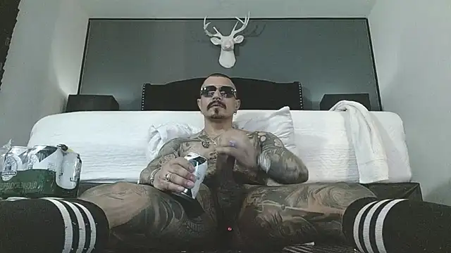 danilog515 online show from 04.15.26