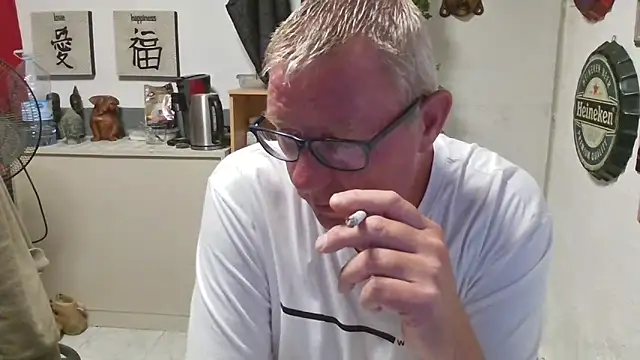 Snapshot of JamesBauer chatting on 04.21.26 JamesBauer online show from 04.21.26