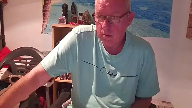 Snapshot of JamesBauer chatting on 05.07.26 JamesBauer online show from 05.07.26