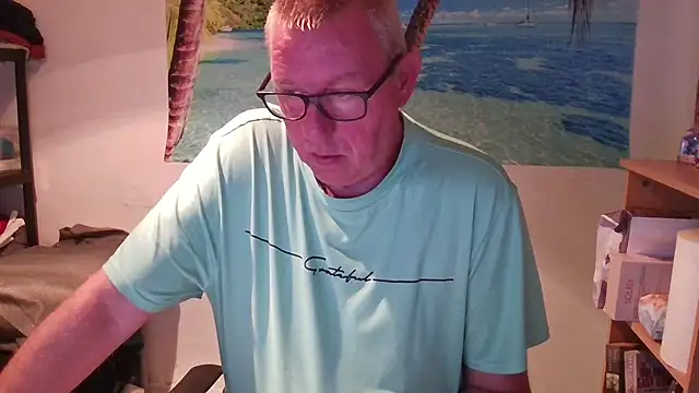 Snapshot of JamesBauer chatting on 05.15.26 JamesBauer online show from 05.15.26