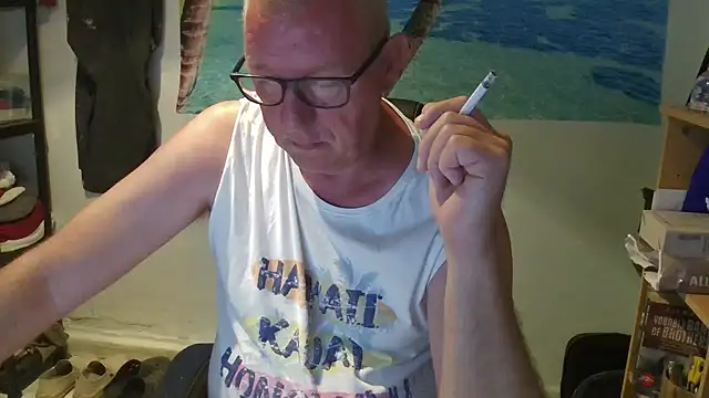 Snapshot of JamesBauer chatting on 06.10.26 JamesBauer online show from 06.10.26