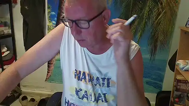 Snapshot of JamesBauer chatting on 06.11.26 JamesBauer online show from 06.11.26