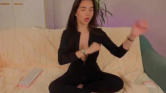 EmiliaDroll online show from 11.02.25