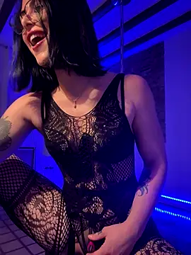 Snapshot of missninasparkle chatting on 09.15.25 missninasparkle online show from 09.15.25