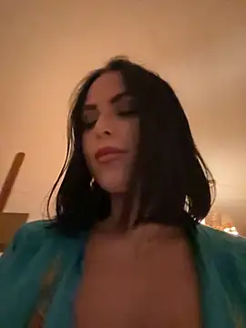 Snapshot of missninasparkle chatting on 10.11.25 missninasparkle online show from 10.11.25