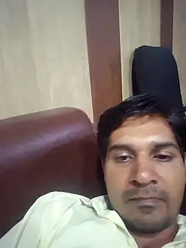 Snapshot of johnny8731 chatting on 04.29.26 johnny8731 online show from 04.29.26