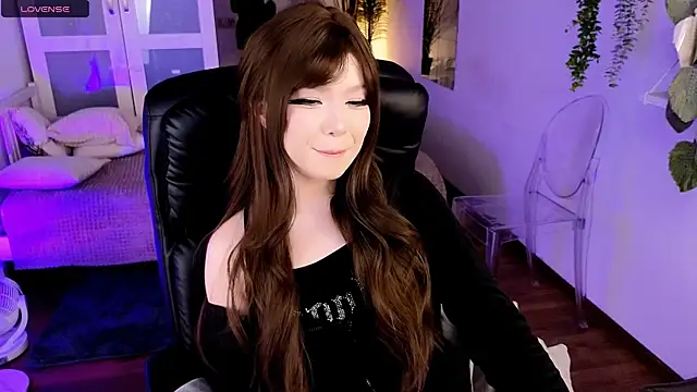 Snapshot of maddymystie chatting on 04.26.26 maddymystie online show from 04.26.26